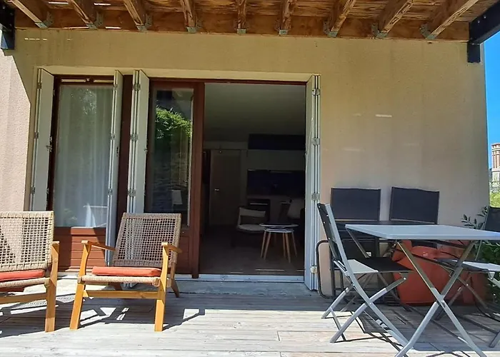 Centre du Val André - appart en rez de jardin avec terrasse et jardinet - plage à 150 m