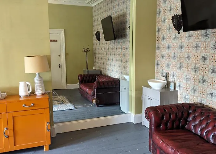 Guest house: Caspian Hotel