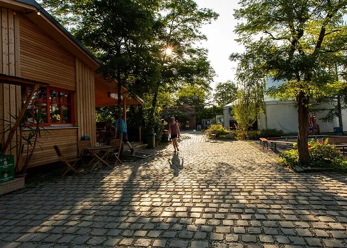 Auberge: The Tent - Youth Only - Buchung Leider Nur Bis 30 Jahre Moeglich!