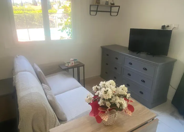 Studio climatisé avec piscine et jardin