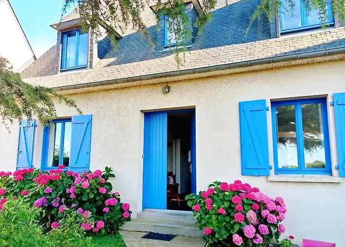 Maison entière, dans village bord de mer, typique&classé