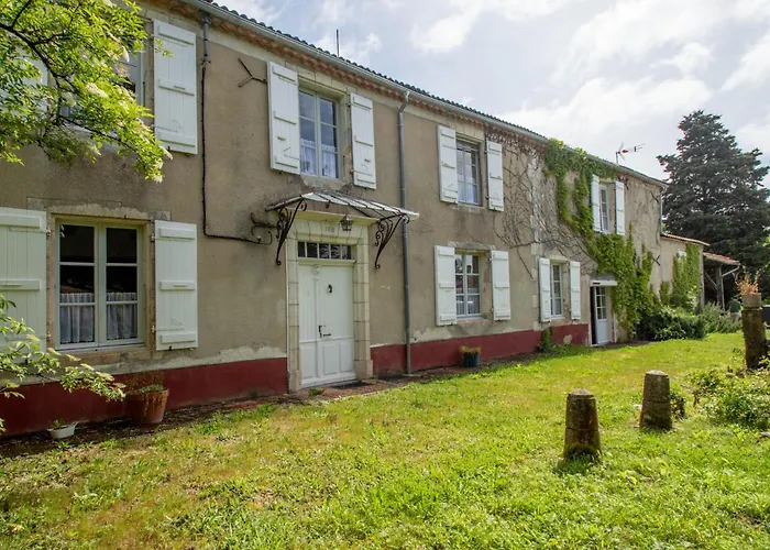 Gite Le Solquirit - Avec Piscine Et Vue Imprenable