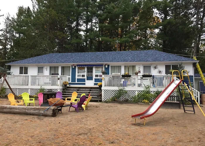 Wu Wu'S Cabins