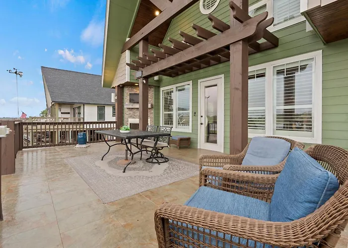 Luxury Waterfront Home Family And Pet Friendly Near Surfside Beach 11 Mins