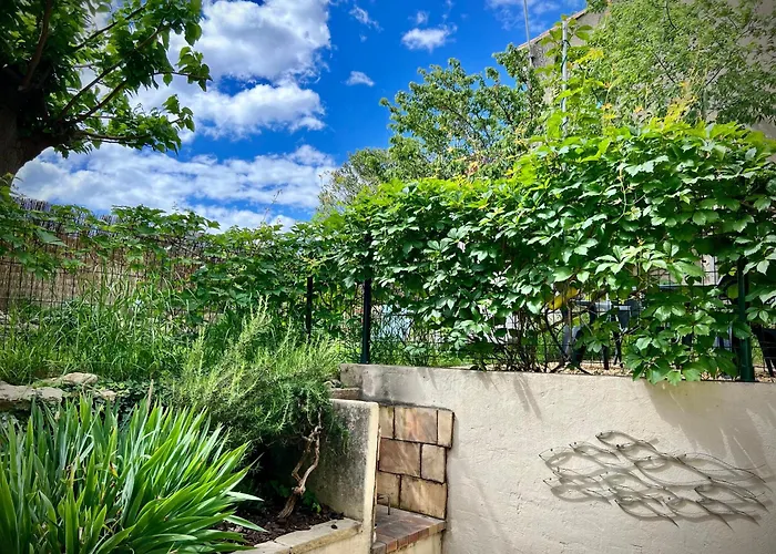 Maison de village avec jardin à 3 km des plages.