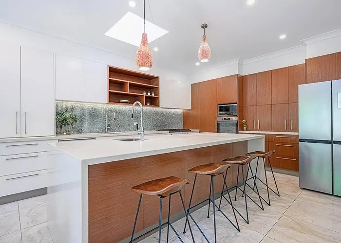 Villa: Tranquil Ocean-View Retreat In Dover Heights