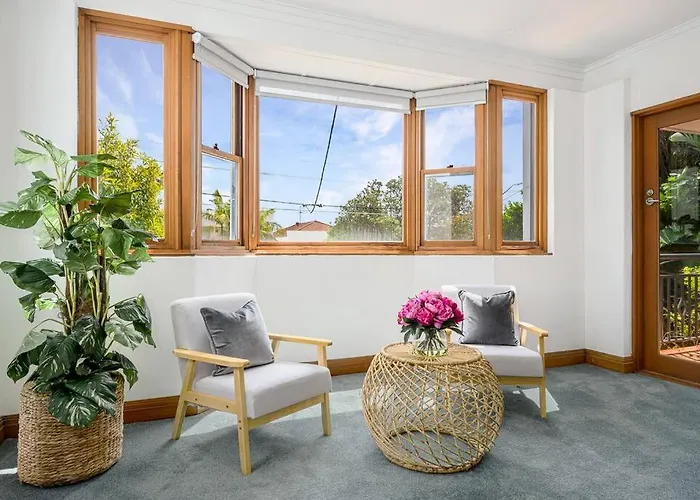 Villa: Tranquil Ocean-View Retreat In Dover Heights