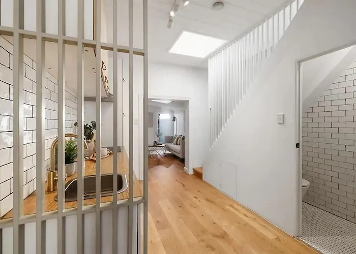 Balmain Central Cozy 3 Bed House