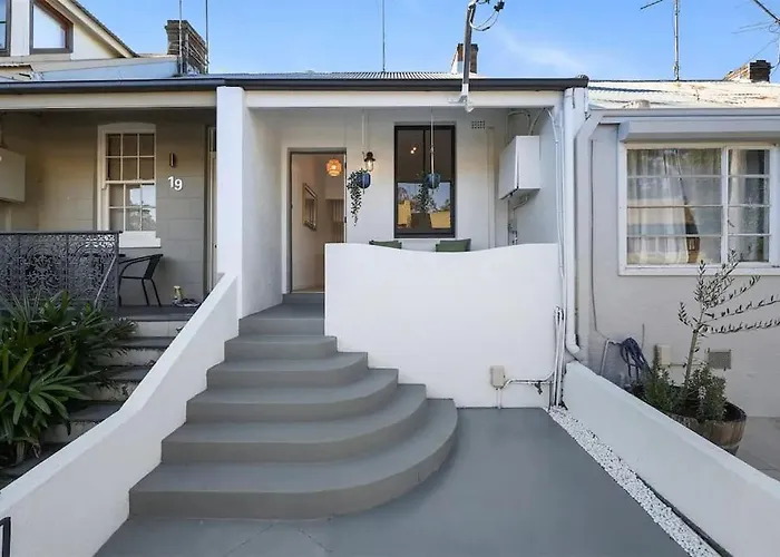 Balmain Central Cozy 3 Bed House