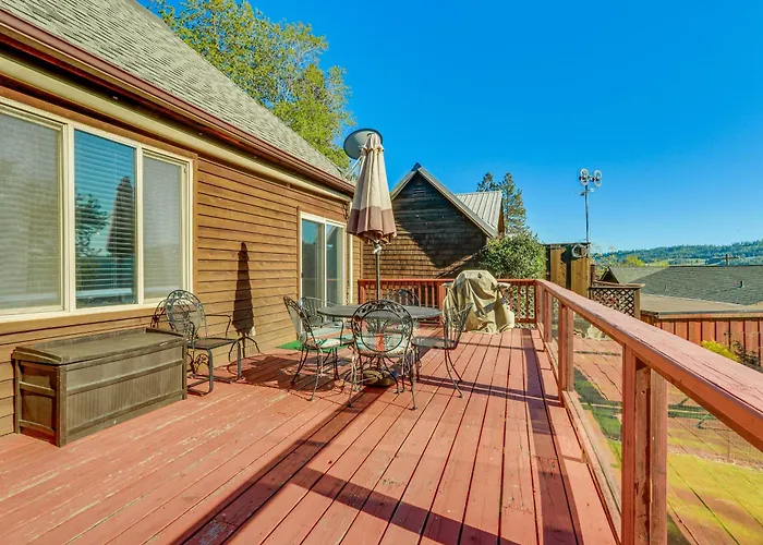 Harrison Home W/ Grill & Lake Views: Walk To Town!
