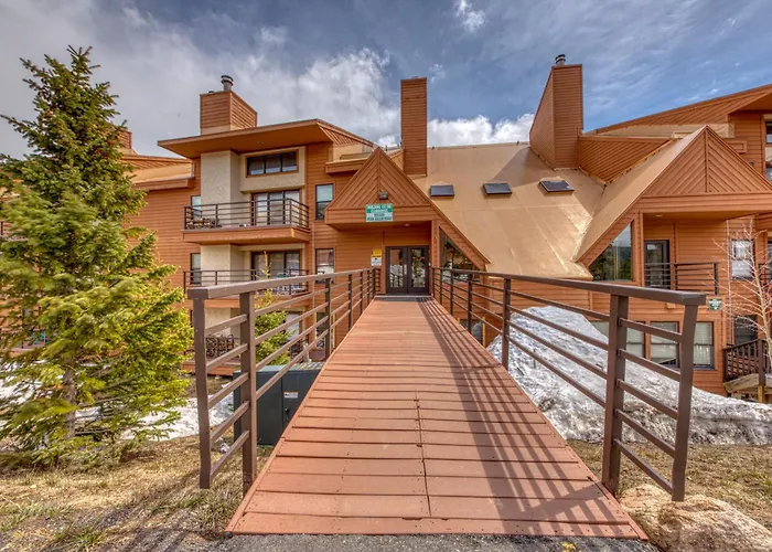 Buffalo Village Condo & Treetop Hideaway