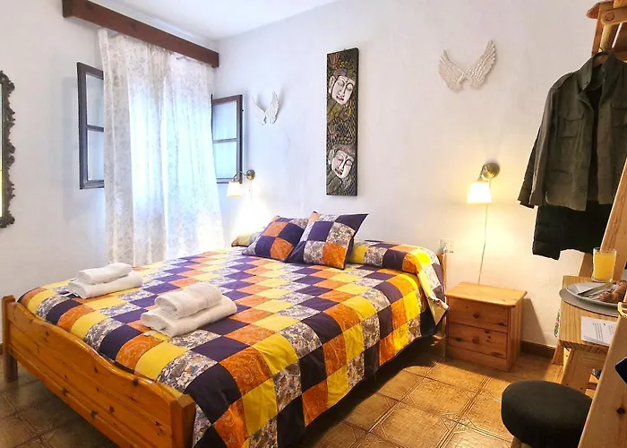 Hotel barato: LA CASA DE ABUELA Habitaciones con baño compartido en el casco histórico de Frigiliana sólo adultos