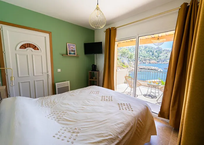Le Cabanon - Les pieds dans l'eau - Calanques - Wifi