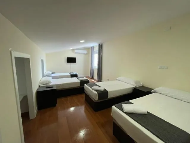 Hotel cerca del aeropuerto: Chalet Pension Rooms Abril