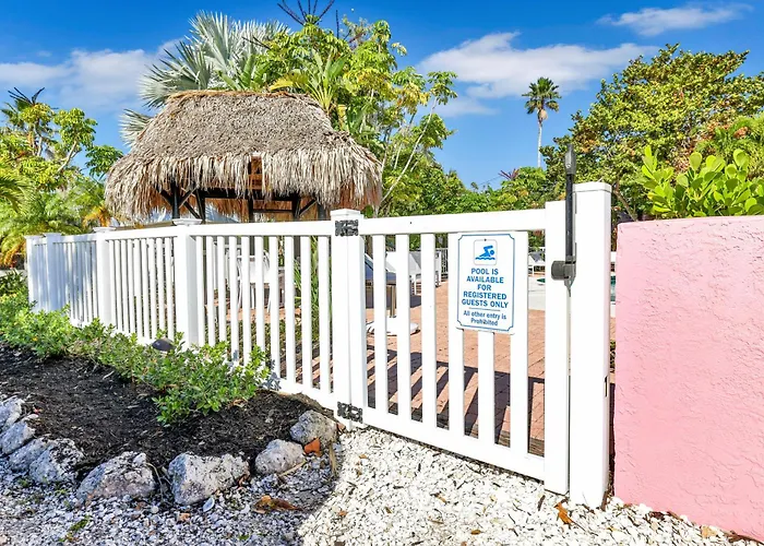 Pet Friendly hotel: Sunrise Garden Resort