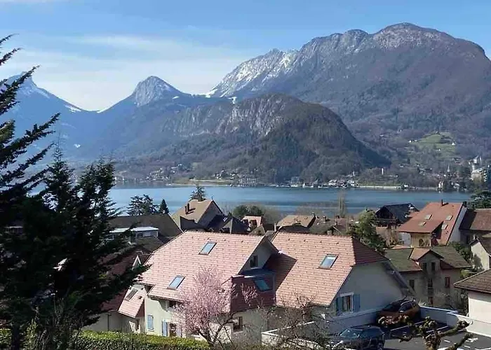 Appartement Duplex vue lac et montagne à Talloires