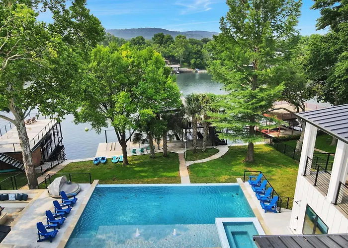 Palm Paradise On Lake Lbj With Concierge Services