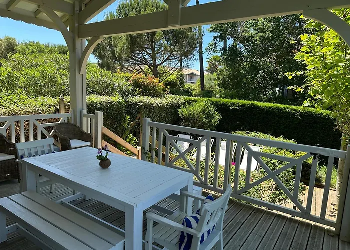Unique Pool Villa 500M From The Beach, Hamptons Style With Beautiful Garden