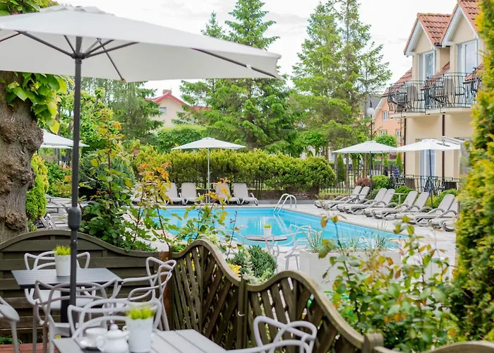 Haustierfreundliches Hotel: Alcest Z Widokiem Na Morze, Basenem,