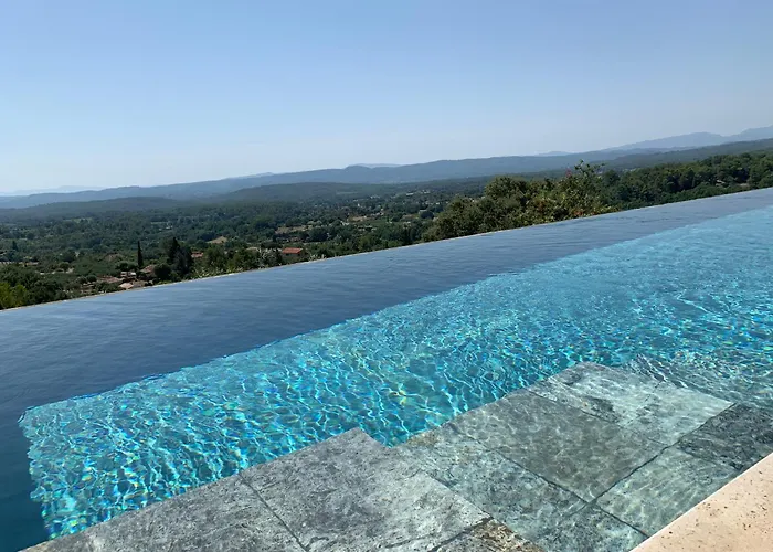 Chambre indépendante, grand lit 180x200cm, piscine de 16m avec vue magnifique