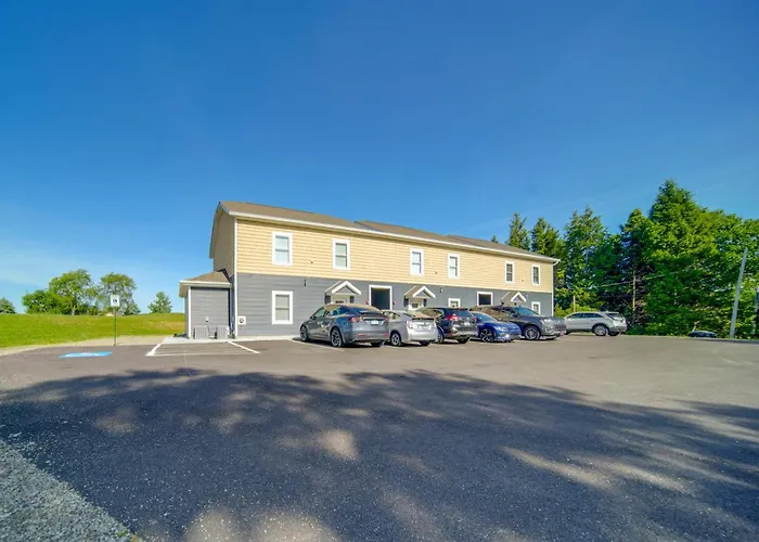 4 Mi To Lake Erie Access: Condo On The Greens