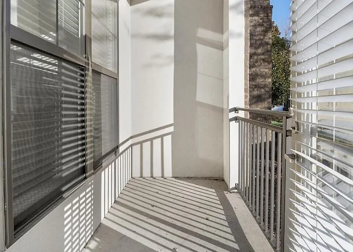Landing Modern Apartment With Amazing Amenities