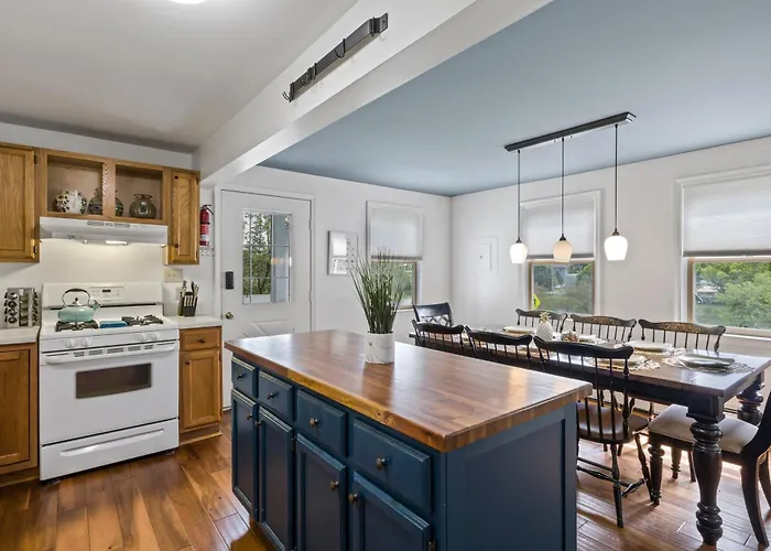 Great Location! Colleges! Hiking! Ithaca Commons!