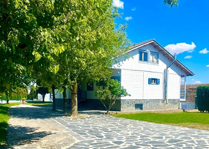 Villa Independiente con Bodega y Barbacoa - perfecto familia y grupos