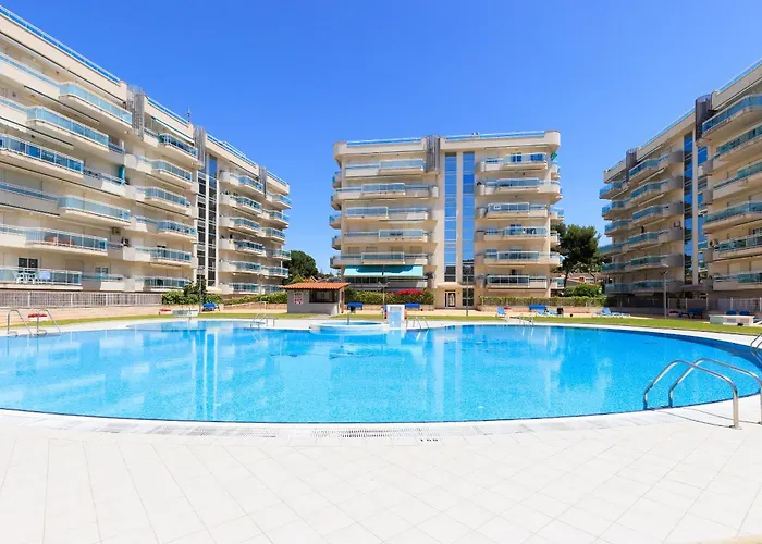 Uhc Larimar Family Complex