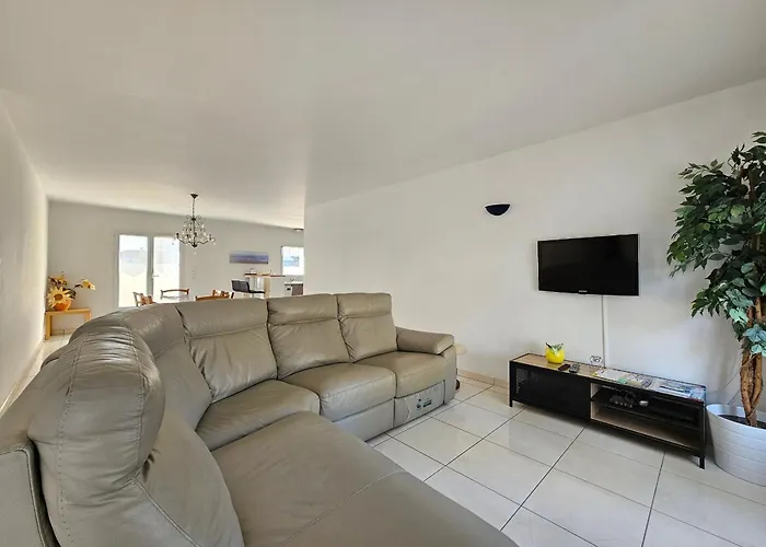 Villa lumineuse et confortable, à 600m de la plage, proche commerces, jardin et WiFi inclus - FR-1-476-26