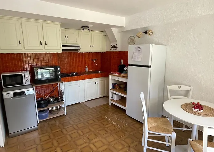 Bas de villa avec accès piscine près de Nice Cannes Monaco