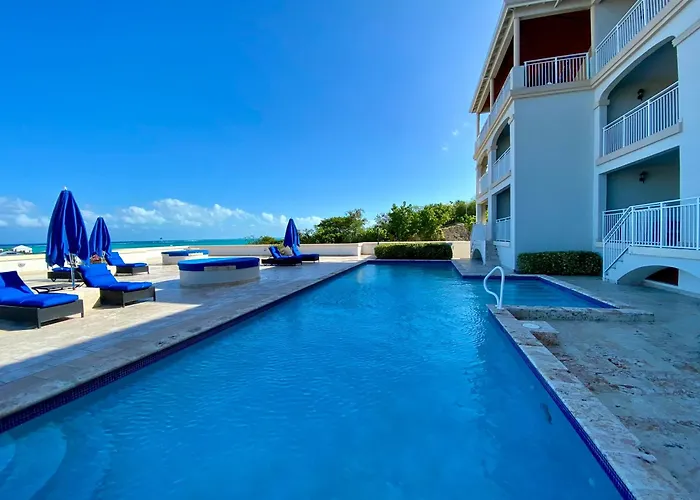 Extra Spacious Oceanview Condo 5 Min From Pristine Beach