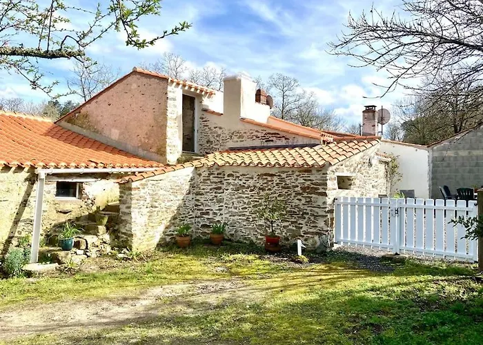 Maison en pierre au Lac du Jaunay