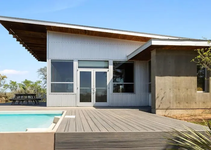 Luxury Riverfront Retreat - 6 Cabins - Private Pool