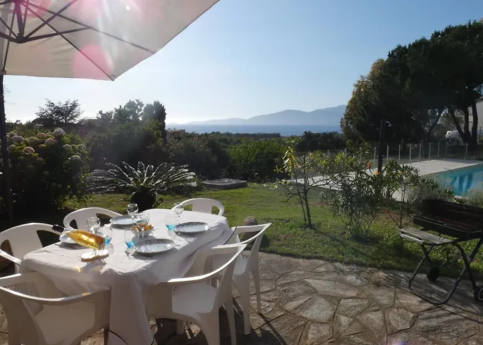 Corsicadream Barbicaja, superbe appartement dans villa, vue panoramique mer, piscine, proche Porticcio
