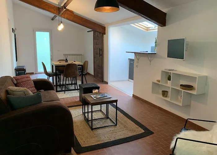 Appartement 65m2 à Callian, 2 Chambres, Parking Gratuit, Proche Lac et Cannes