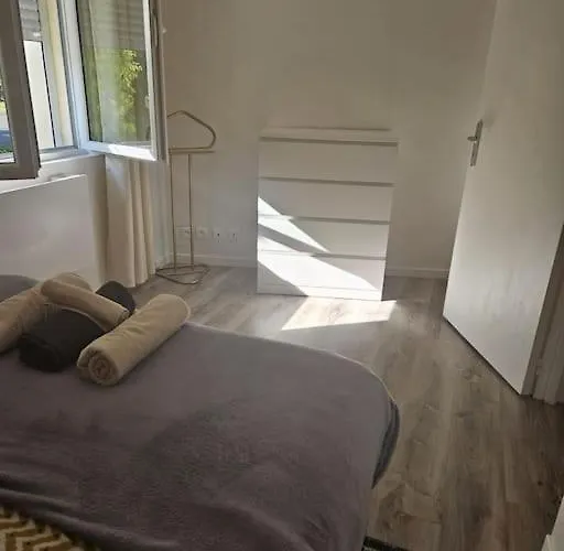 Beautiful F2 Apartment 5 Stops By Train From Paris