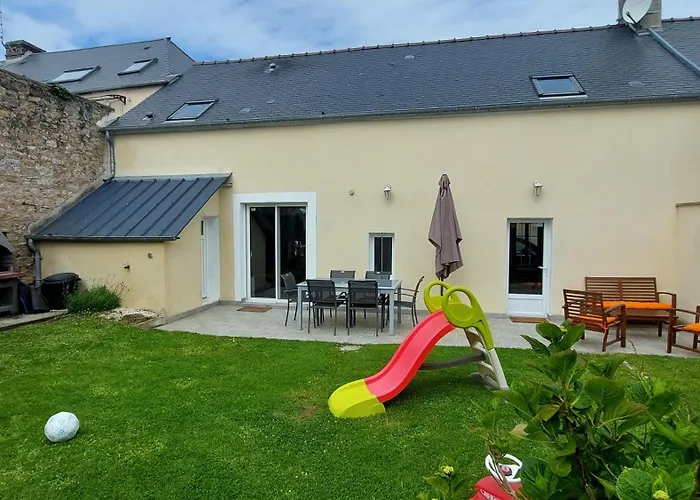 Maison avec jardin, près plages du débarquement, table ping pong, à 800 m d' Omaha beach adaptée jeunes enfants