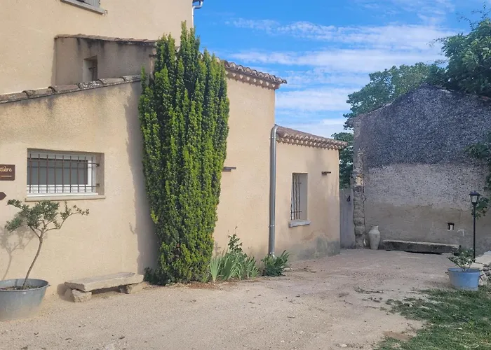 Gîte La Genestière au milieu des vignes, piscine partagée