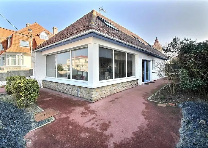 Annonce professionnelle. Maison idéalement située à 100 m de la plage, 3 chambres, 7 couchages max.