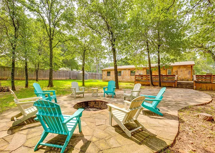 Deck & Fire Pit: Unique Pottsboro Haven