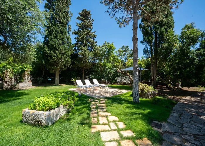Villa Giglio With Garden And Mini Pool By Rentbeat