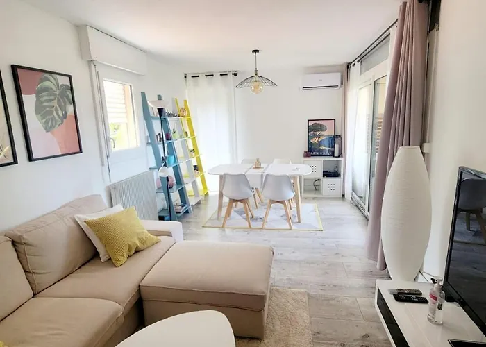 Le Pradet Cosy Beach Apartment, proximité plage à pied