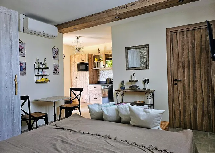 Charmant studio près de la plage avec jacuzzi et terrasse privative