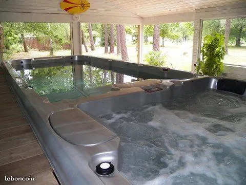Piscine intérieure Spa privatif, parc arboré 3000 m2, océan et lac