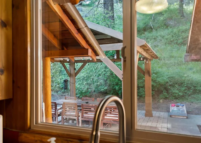 White Pass Log Cabin Luxury Retreat
