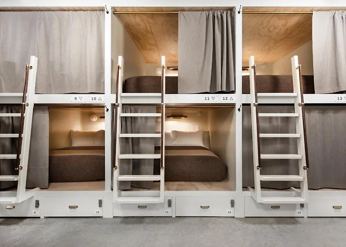 Hotel near College: Cache House