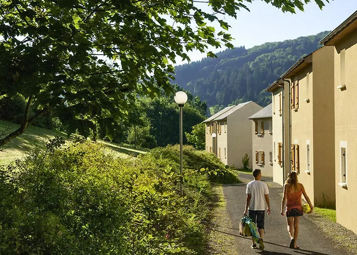 La Maison Bleue, village vacances, piscine, parking