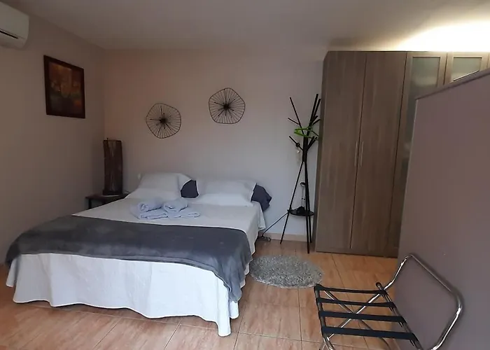 Chambre spacieuse, indépendante, 700m de la gare