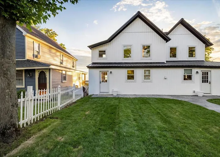 Park- Entire Home Sleeps 21